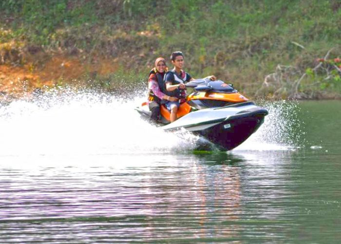 Jet-Ski-Kenyir-Eco-Resort